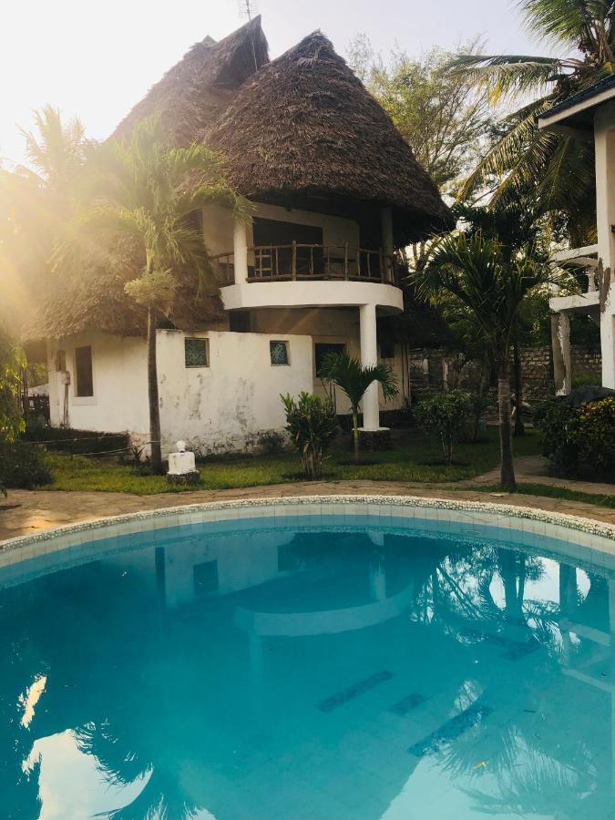 Miwa Holiday Resort Диани-Бич Экстерьер фото