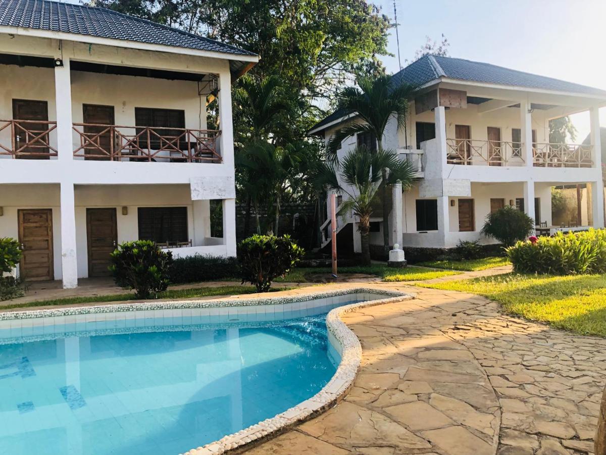 Miwa Holiday Resort Диани-Бич Экстерьер фото