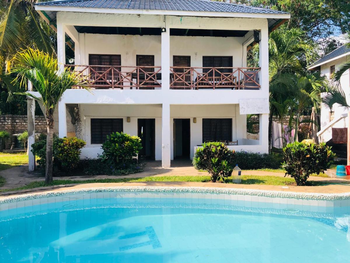 Miwa Holiday Resort Диани-Бич Экстерьер фото