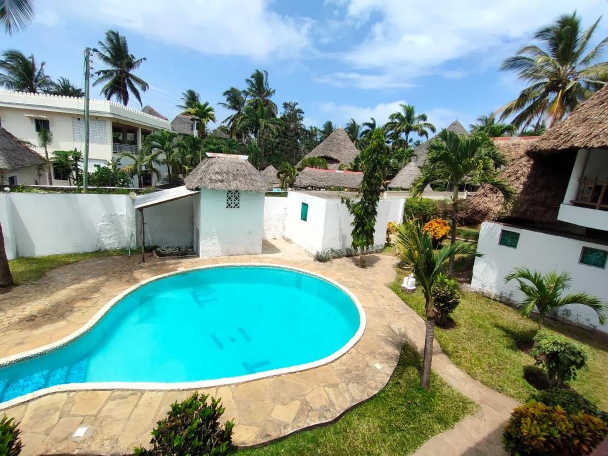 Miwa Holiday Resort Диани-Бич Экстерьер фото