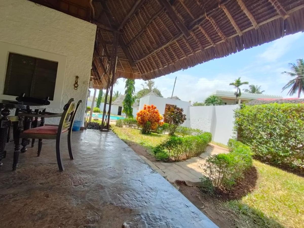 Miwa Holiday Resort Диани-Бич Экстерьер фото